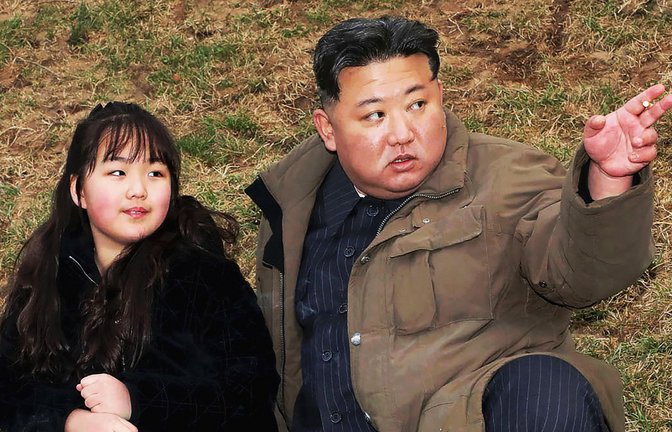 Kim Jong-un und seine Tochter Ju-ae.<span class='image-autor'>Foto: imago//North Korean government</span>