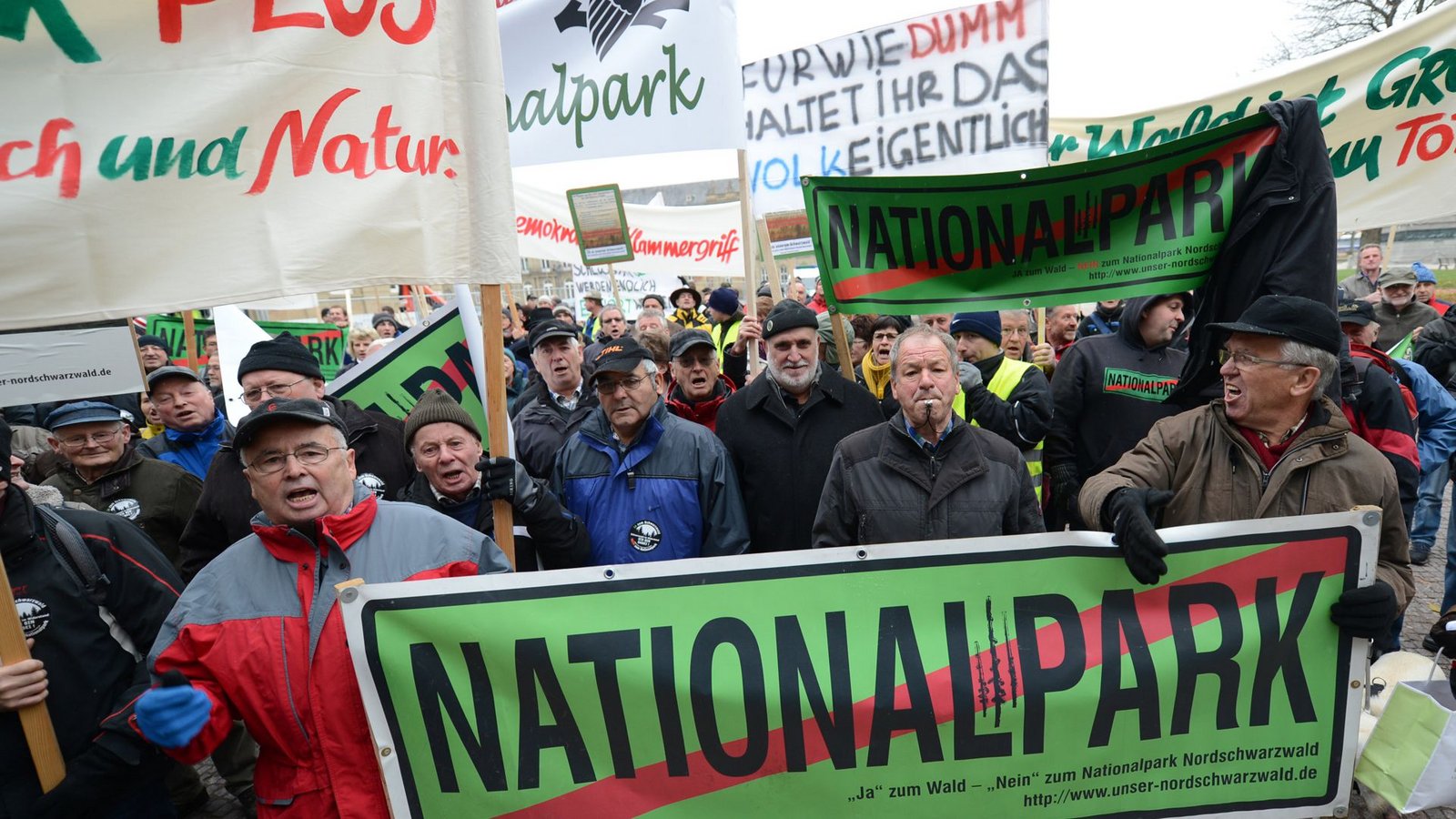 Der Nationalpark hat die Menschen gespalten – hier eine Demonstration der Gegner im November 2013.Foto: dpa/Franziska Kraufmann Der Nationalpark hat die Menschen gespalten – hier eine Demonstration der Gegner im November 2013.Foto: dpa/Franziska Kraufmann