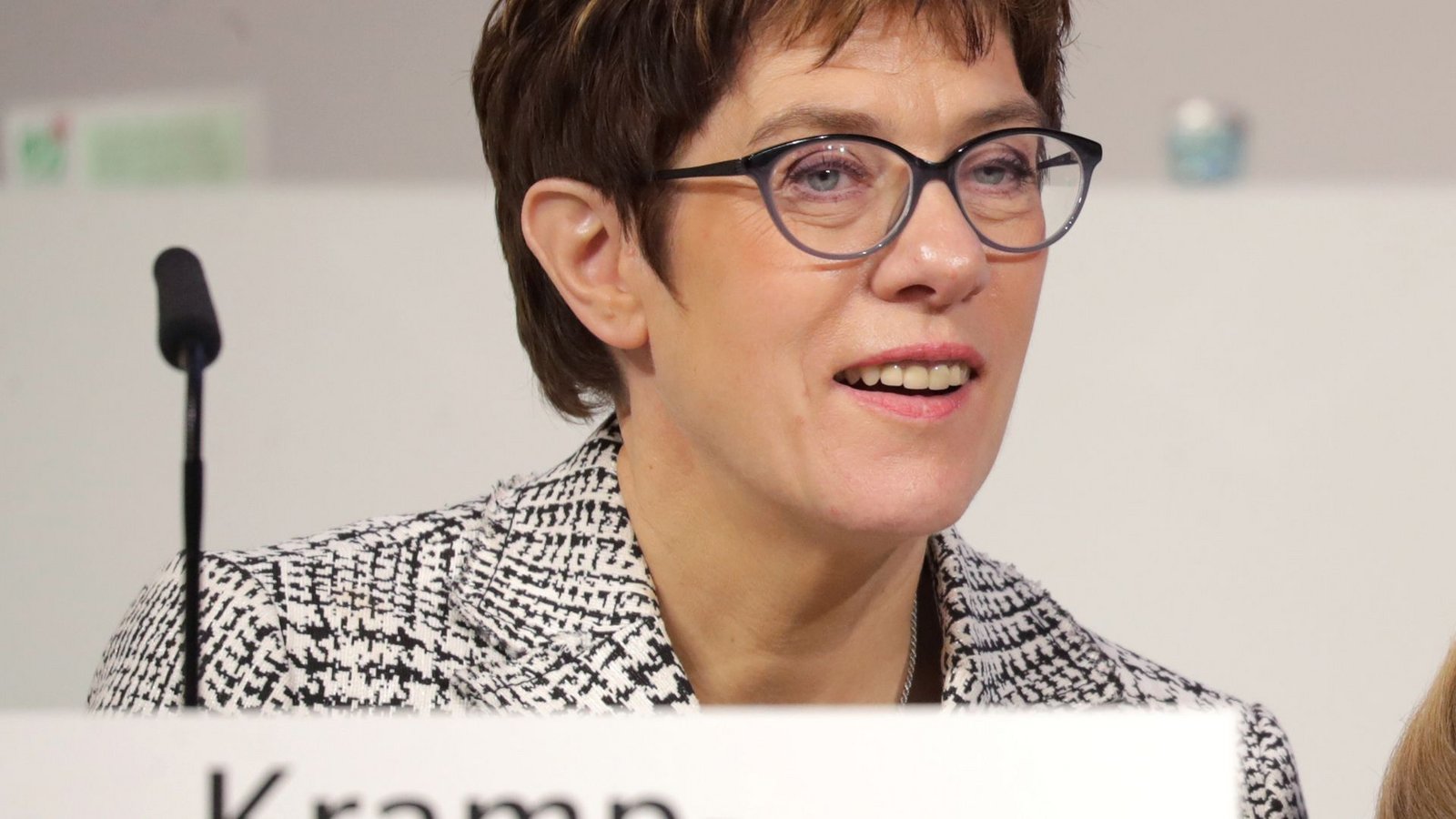 Über Doppelnamen werden in Deutschland häufig Witze gemacht (Archivbild).Foto: Kay Nietfeld/dpa