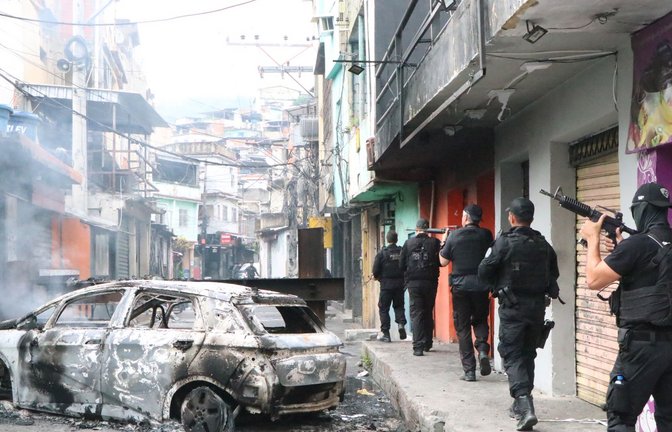 Kriegsähnliche Szenen spielen sich derzeit in den Armenvierteln von Rio de Janeiro ab.<span class='image-autor'>Foto: Jose Lucena/TheNEWS2 via ZUMA Pr/Jose Lucena</span>