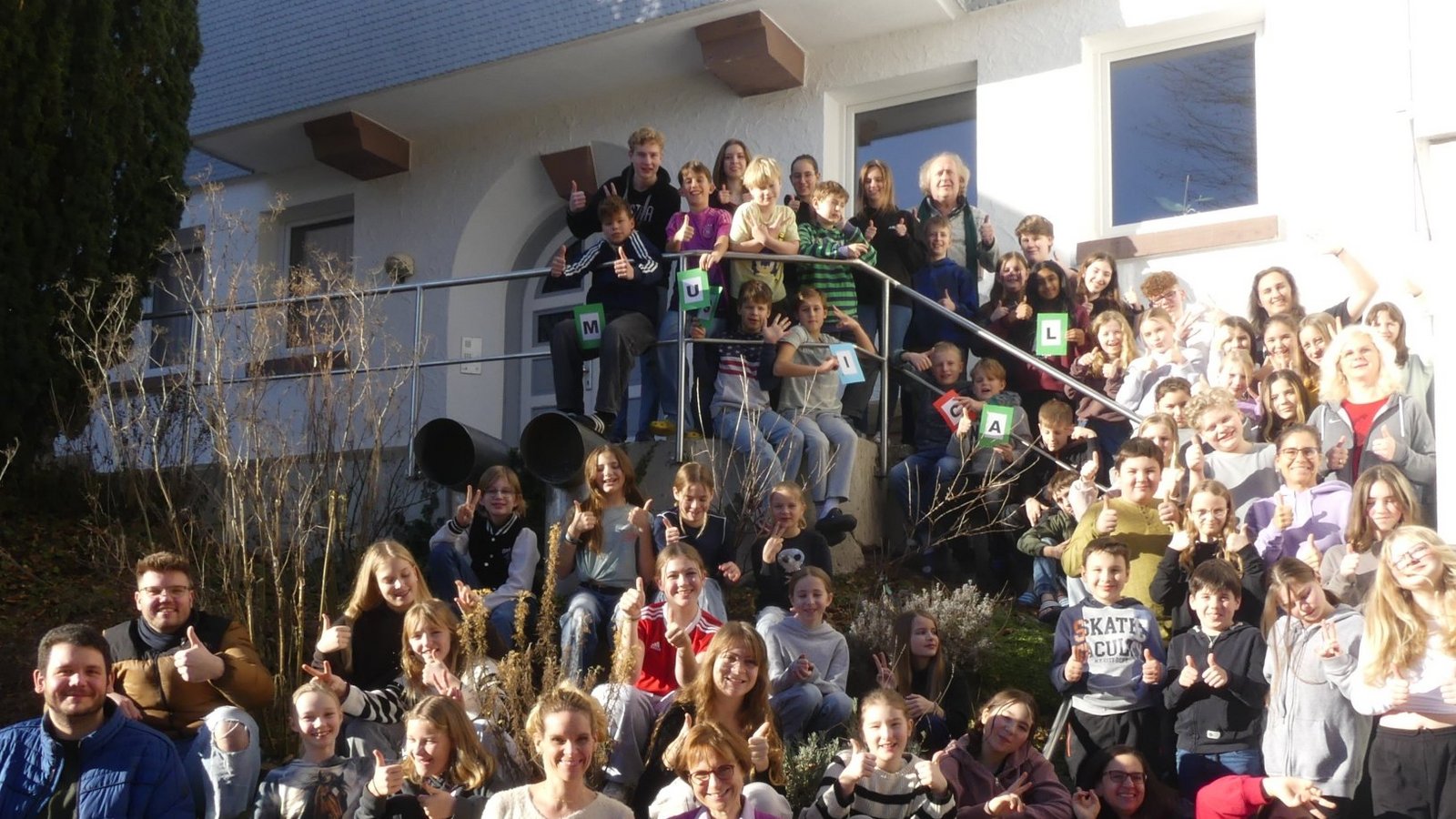 Gute Stimmung: Eine große Schülergruppe ist in Wildberg im Freizeitheim am Proben.  Foto: p