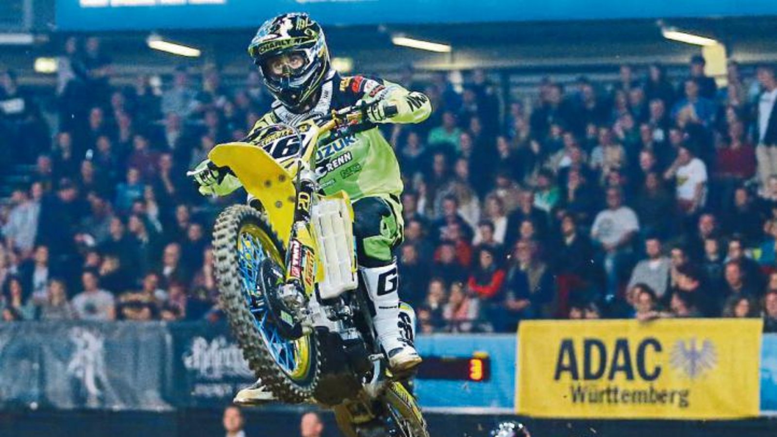 Spektakuläre Sprünge zeigen die Motocrosspiloten nicht nur bei der Freestyle-Show. Foto: privat Spektakuläre Sprünge zeigen die Motocrosspiloten nicht nur bei der Freestyle-Show. Foto: privat
