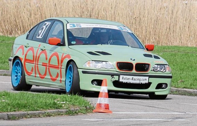 Bevor der BMW 330i Udo Roller mit einem erneuten Hinterachsschaden im Stich gelassen hat, raste der Lomersheimer zu zwei Siegen in der F 11 und einem sechsten Platz in der Gruppe A. Foto: privat