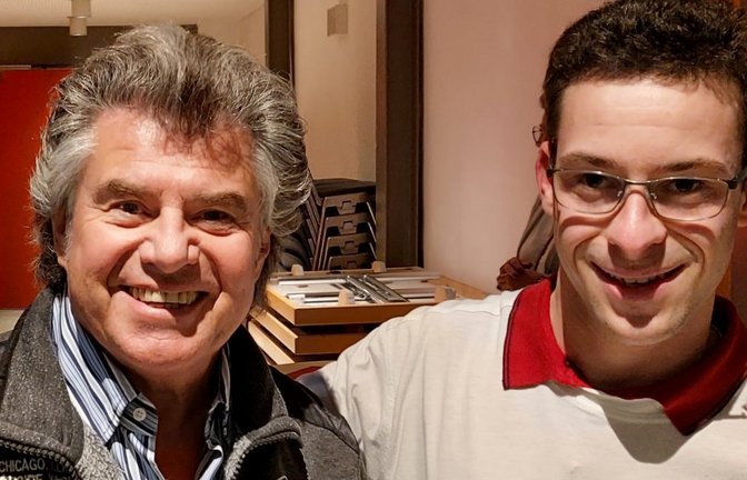 Andy Borg (links) und der ehrenamtliche Klinikenradio-Mitarbeiter Marc Bauer.  <span class='image-autor'>Foto: p</span>