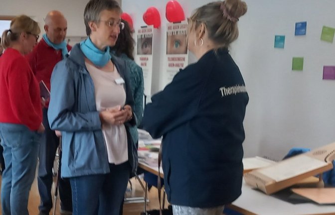 An den Ständen gibt es viele Informationen für die ältere Generation. <span class='image-autor'>Foto: Glemser</span>