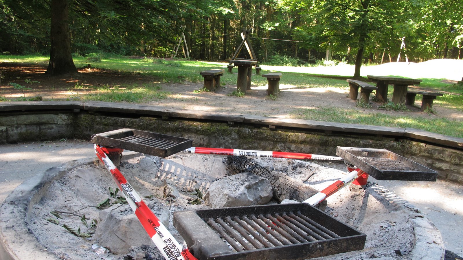 Auch befestigte Grillstellen dürfen im Enzkreis – je nach Waldbrand-Gefahrenstufe – ab sofort nicht mehr genutzt werden. Archivfoto: VKZ