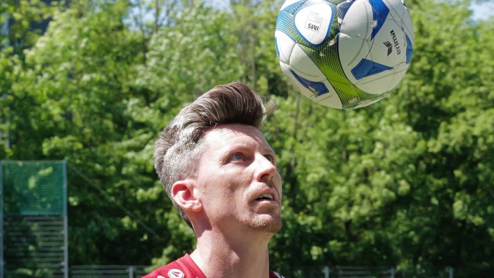 Hat den Ball auch im fortgeschritten Alter fest im Visier: Top-Torjäger Cüneyt Cagir.Günter Bergmann