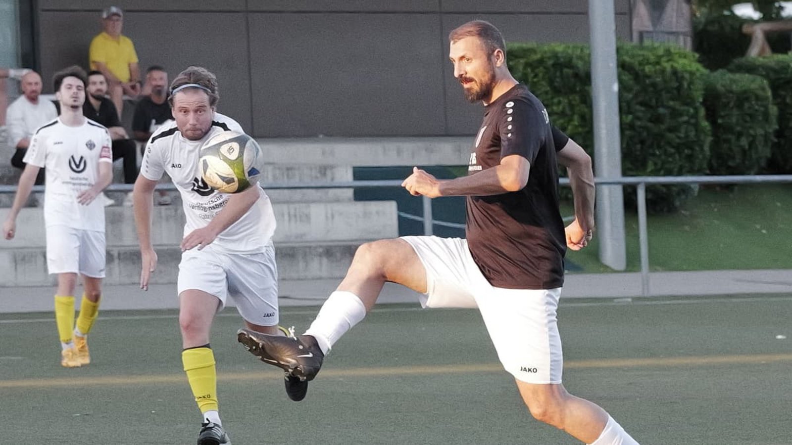 Der wohl bekannteste Neuzugang der Liga: Der Ex-Profi Gökhan Gümüssu (rechts) ist zurück bei Türkspor Stuttgart und will mit dem Team den Titel.Günter E. Bergmann - Photograph Der wohl bekannteste Neuzugang der Liga: Der Ex-Profi Gökhan Gümüssu (rechts) ist zurück bei Türkspor Stuttgart und will mit dem Team den Titel.Günter E. Bergmann - Photograph