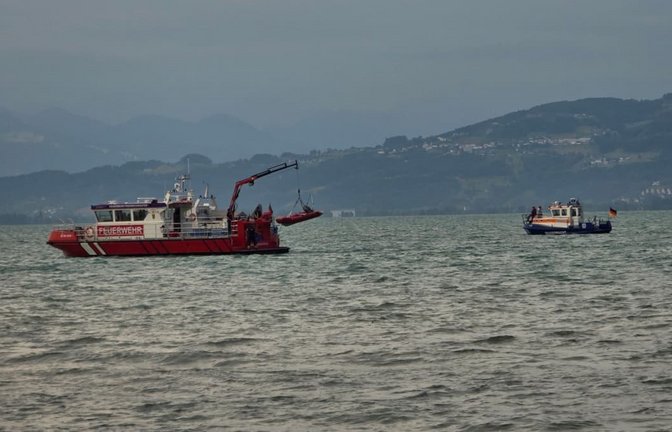 Nach einem Unwetter über dem See war nach Angaben der Polizei eine Frau von einem Motorboot gefallen. Zahlreiche Einsatzkräfte suchten nach ihr.<span class='image-autor'>Wasserwacht Nonnenhorn/dpa</span>