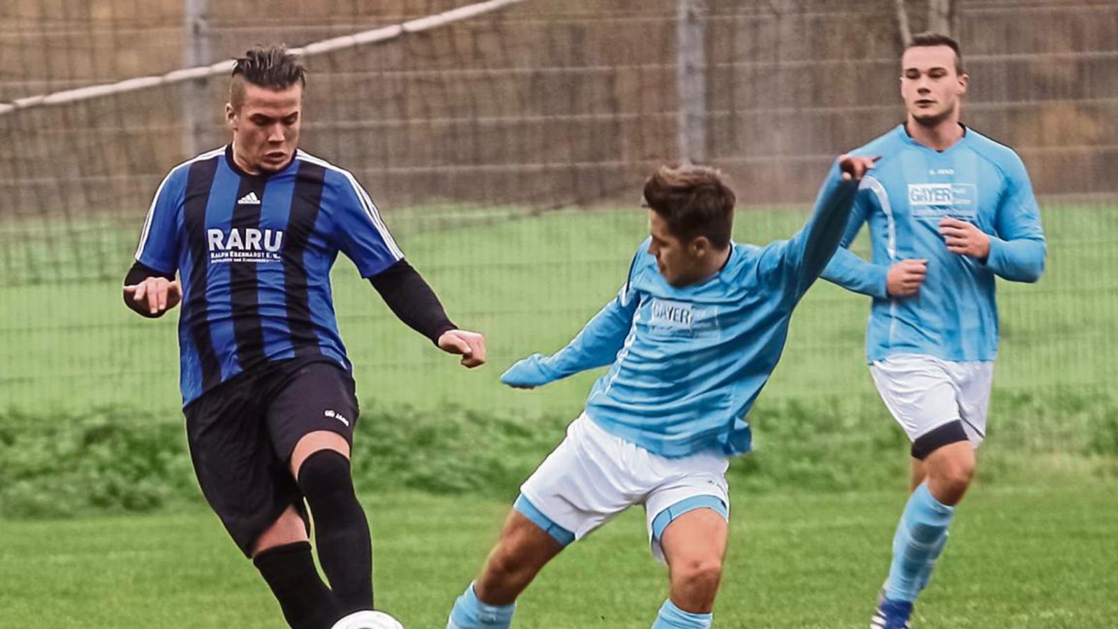 Bilall Gjinovci (links) steht mit dem TSV Enzweihingen bislang glänzend da. Am Sonntag soll der letzte Dreier vor Weihnachten folgen.    Foto: Simecek