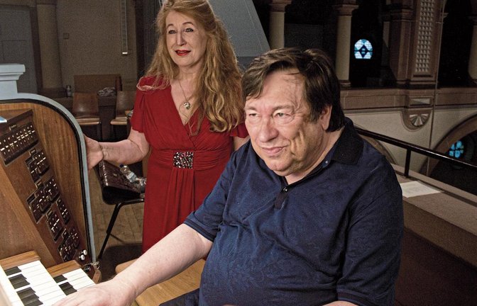 Mathias Kohlmann (Orgel) und Heidrun Maria Hahn (Gesang) eröffneten den diesjährigen Pforzheimer Orgelsommer.  Foto: Friedrich