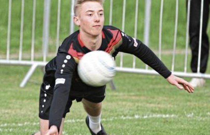 Haben sich mit ihren Leistungen für eine weitere Berücksichtigung in der U-18-Nationalmannschaft empfohlen: die drei Spieler des TV Vaihingen, (im Uhrzeigersinn von oben) Tobias Maurer, Andreas Knodel und Maximilian Zöhrer Fotos: Nachreiner