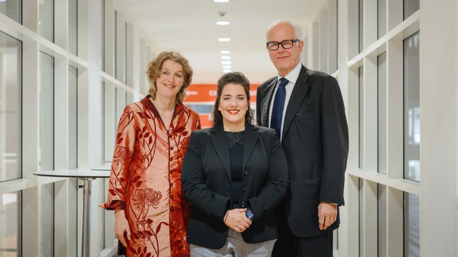 Der ganze Wagner-"Ring" an einem Abend: mit dabei im Ulmer Stadthaus die Pianistin Rita Kaufmann, die Sopranistin Diana Haller (Mitte) und Harald Schmidt als Moderator.Samuel Tschaffon