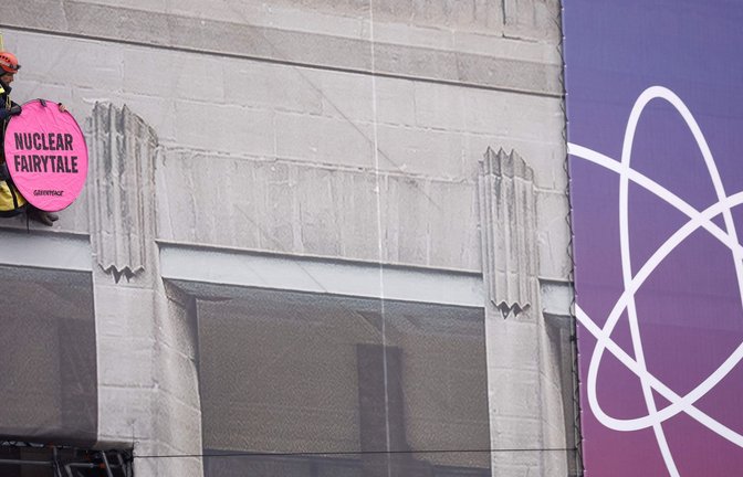 Aktivisten von Greenpeace versuchen, den ersten „Atomgipfel“ in Brüssel zu stören.<span class='image-autor'>Foto: AFP/KENZO TRIBOUILLARD</span>
