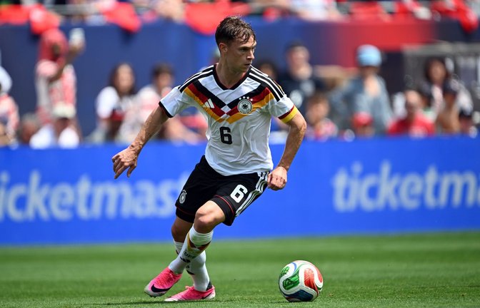 Die Fans fiebern dem deutschen WM-Spiel mit Joshua Kimmich gegen Paraguay entgegen.<span class='image-autor'>Foto: Federico Gambarini/dpa</span>