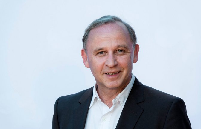 Der plötzliche Tod des beliebten Schauspielers Alexander Held im Alter von 67 Jahren erschüttert Fans und Weggefährten. Ein Blick auf seine Karriere, sein Privatleben und die tragischen Umstände seines Todes.<span class='image-autor'>Foto: IMAGO / Stephan Görlich</span>