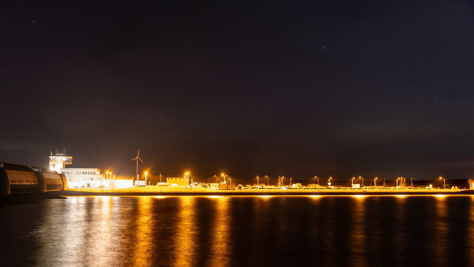 Polarlichter über Tönning, Schleswig-HolsteinFoto: Bodo Marks/dpa Polarlichter über Tönning, Schleswig-HolsteinFoto: Bodo Marks/dpa