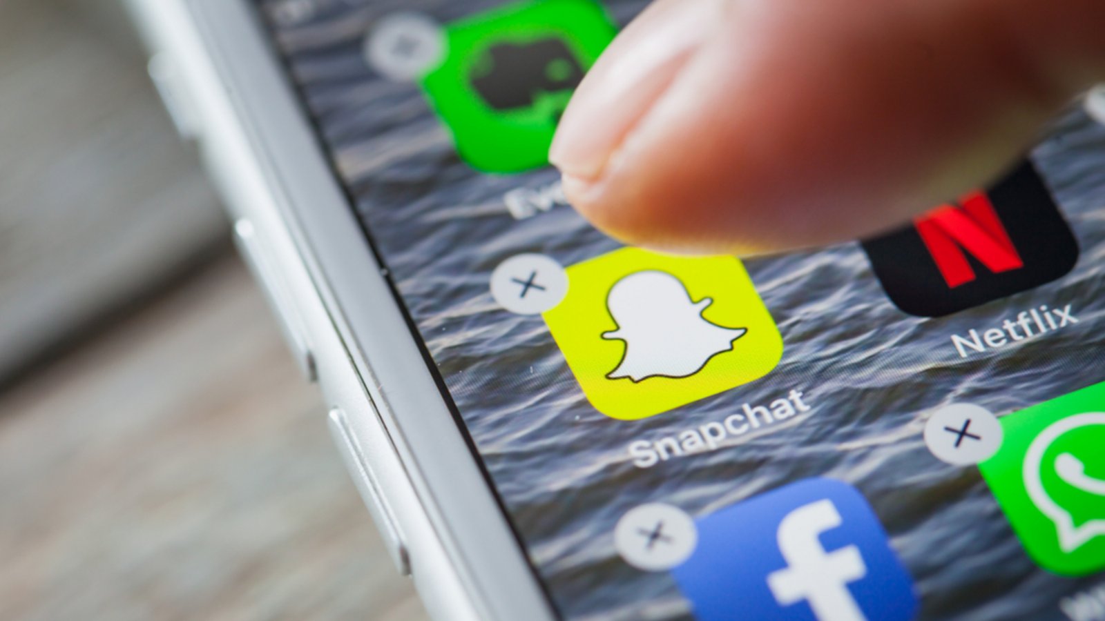 In diesem Artikel erklären wir, wie Sie Ihren Snapchat-Account löschen, deaktivieren und wieder reaktivieren. Jetzt weiterlesen!Foto: MichaelJayBerlin / shutterstock.com In diesem Artikel erklären wir, wie Sie Ihren Snapchat-Account löschen, deaktivieren und wieder reaktivieren. Jetzt weiterlesen!Foto: MichaelJayBerlin / shutterstock.com