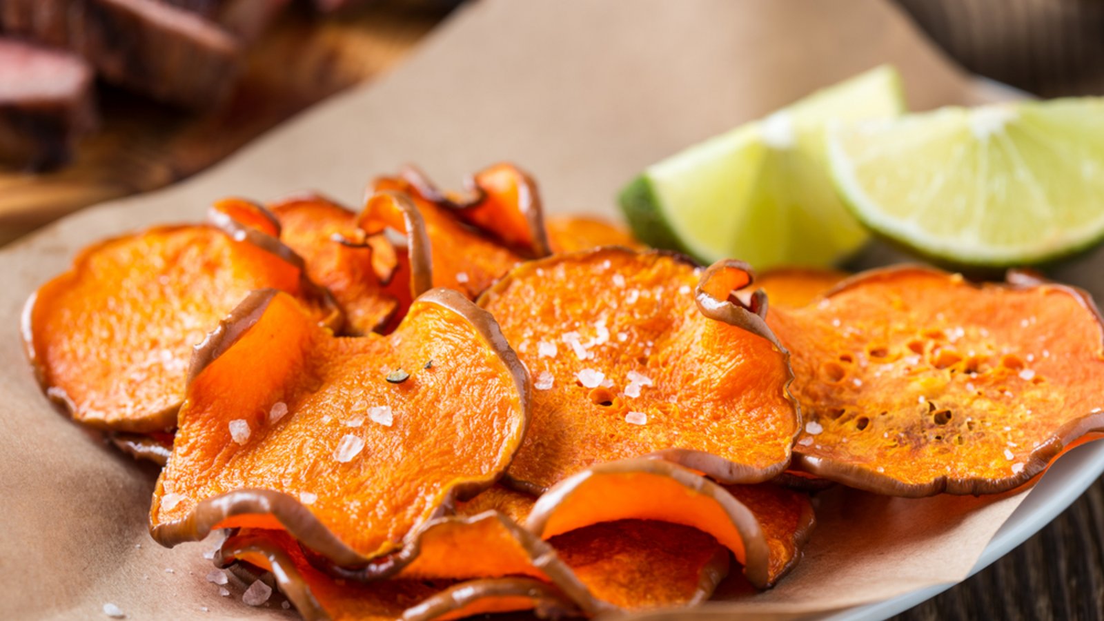 Eine gesunde Alternative zu herkömmlichen Chips: Kürbischips.Foto: istetiana / shutterstock.com Eine gesunde Alternative zu herkömmlichen Chips: Kürbischips.Foto: istetiana / shutterstock.com