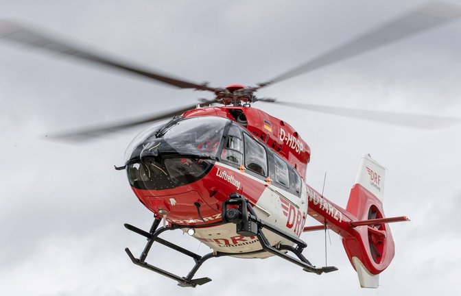 Ein Rettungshubschrauber war ebenfalls im Einsatz. (Symbolbild)<span class='image-autor'>Foto: Daniel Karmann/dpa</span>