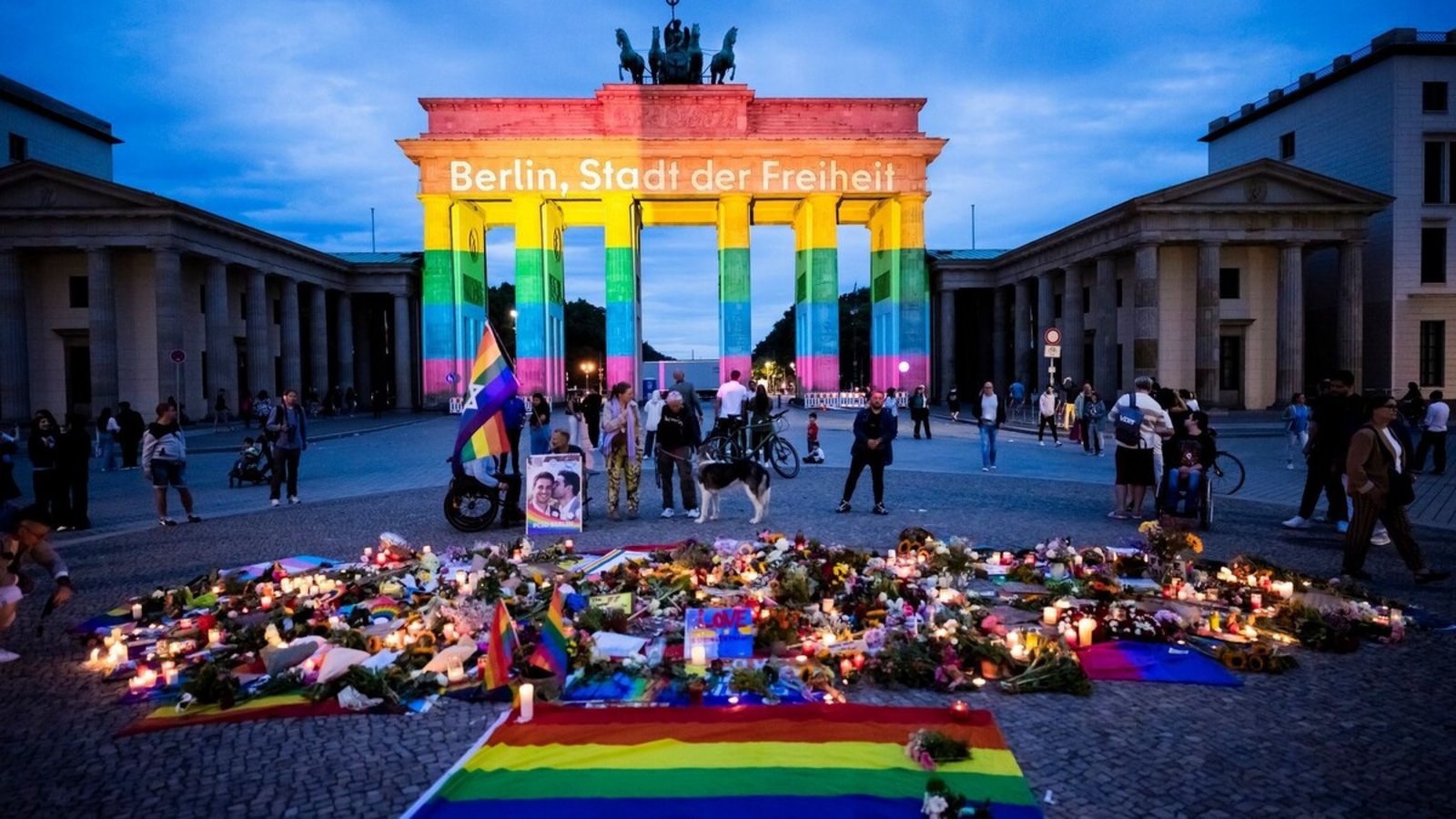 Nach dem Angriff auf CSD in BerlinFoto: Christoph Soeder/dpa Nach dem Angriff auf CSD in BerlinFoto: Christoph Soeder/dpa
