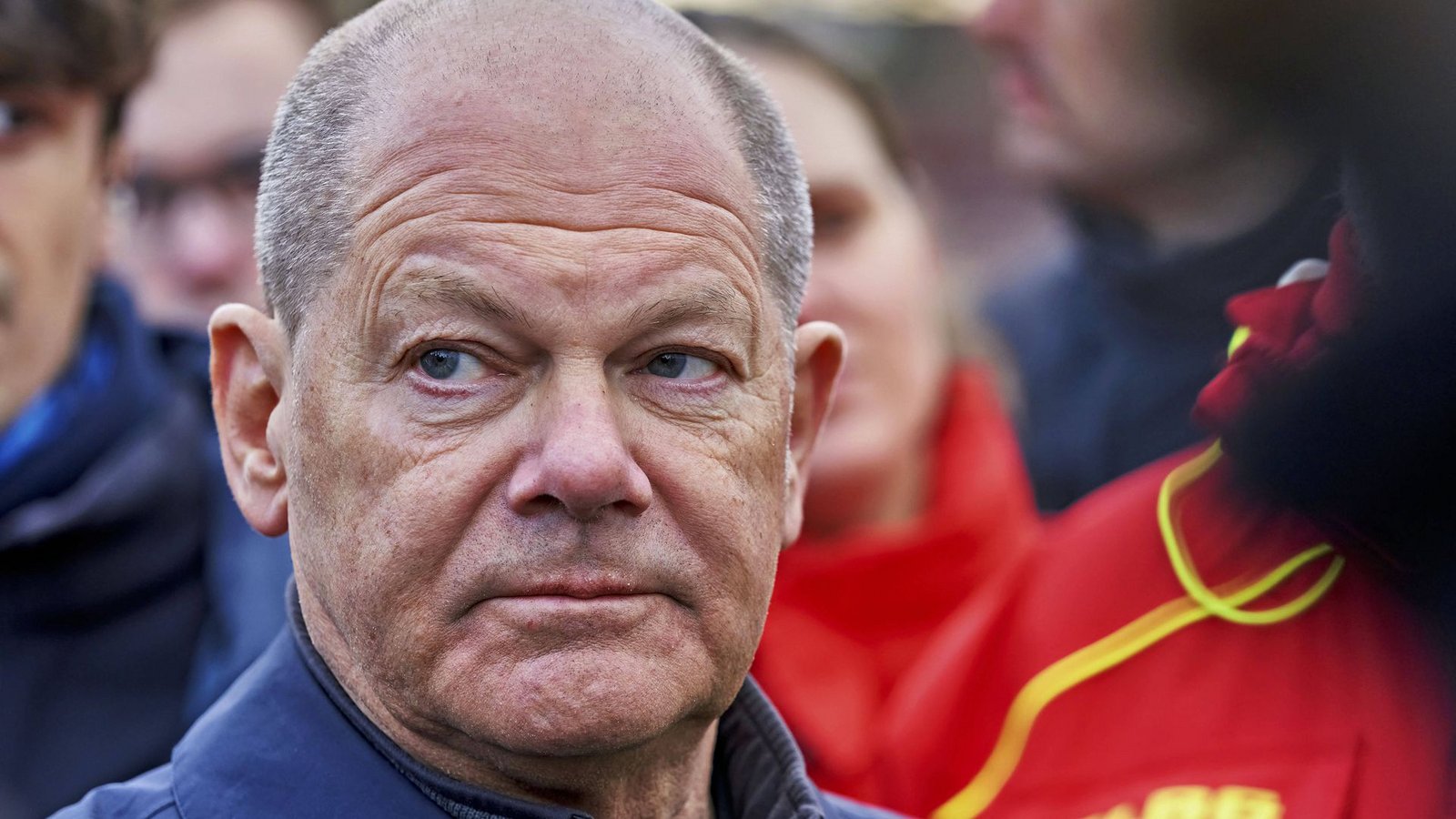Olaf Scholz beim Besuch des Hochwassergebiets an der Aller.Foto: IMAGO/Future Image/IMAGO/Ulrich Stamm Olaf Scholz beim Besuch des Hochwassergebiets an der Aller.Foto: IMAGO/Future Image/IMAGO/Ulrich Stamm