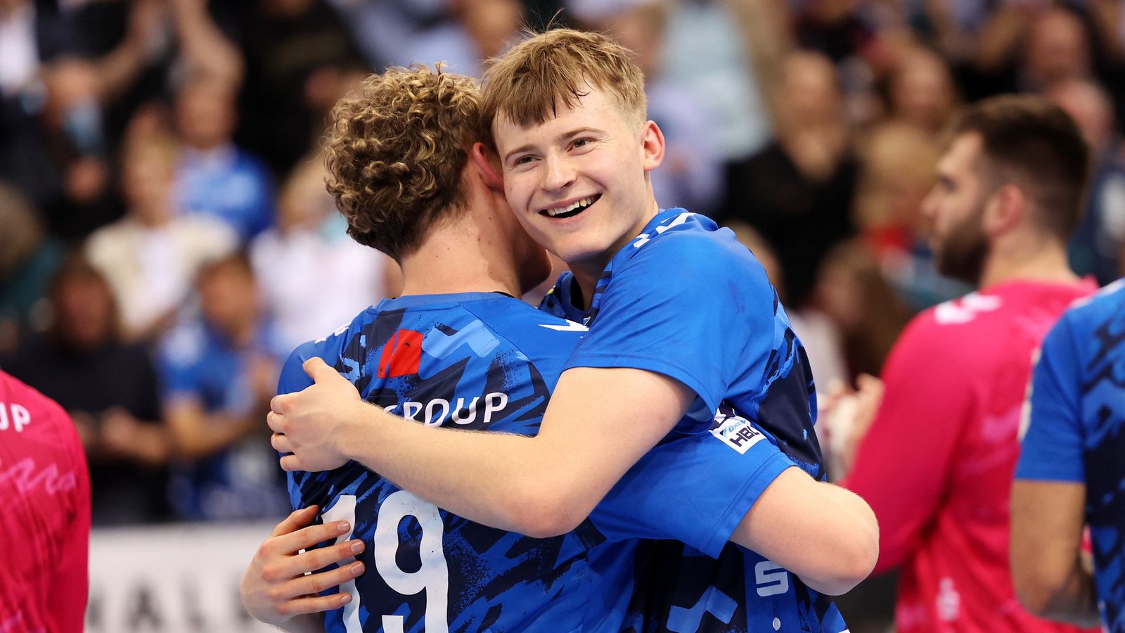 Youngster im Glück: Max Heydecke, Linus Schmid (re.).Foto: Baumann/Julia Rahn Youngster im Glück: Max Heydecke, Linus Schmid (re.).Foto: Baumann/Julia Rahn