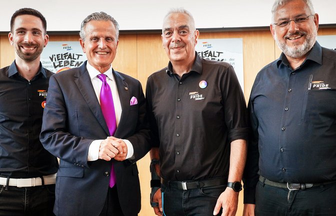 Die CSD-Vereins-Vorstandsmitglieder   Alexander Prinz, Detlef Raasch und Marco Schreier (von links) mit OB Frank Nopper.<span class='image-autor'>Foto: / Lichtgut/Iannone</span>