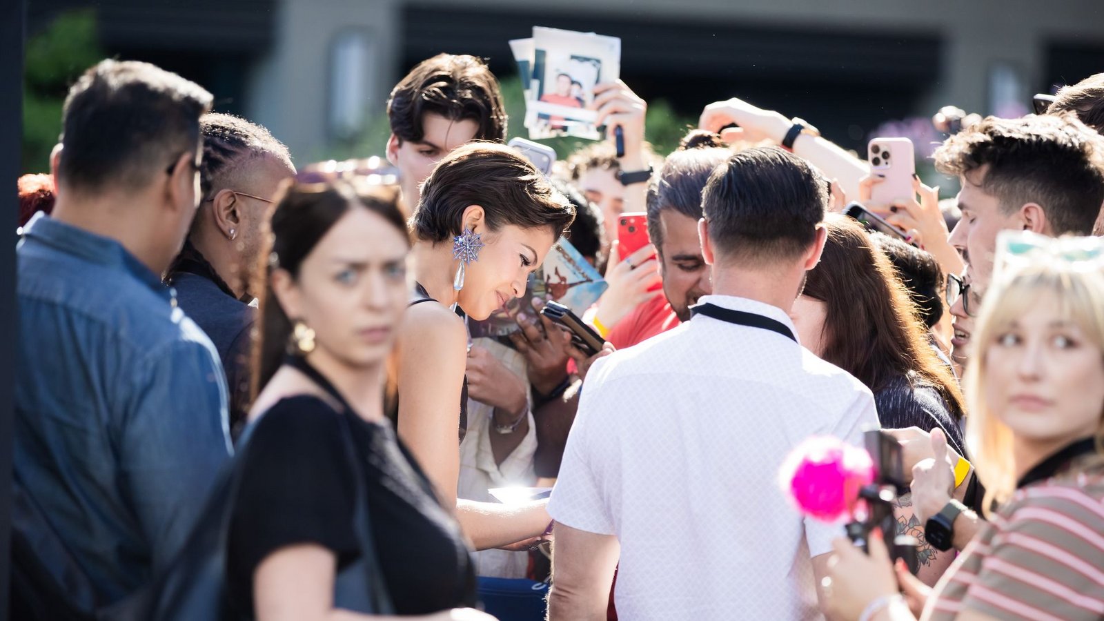 Zendaya nahm sich Zeit für ihre Fans.Foto: Christoph Soeder/dpa Zendaya nahm sich Zeit für ihre Fans.Foto: Christoph Soeder/dpa