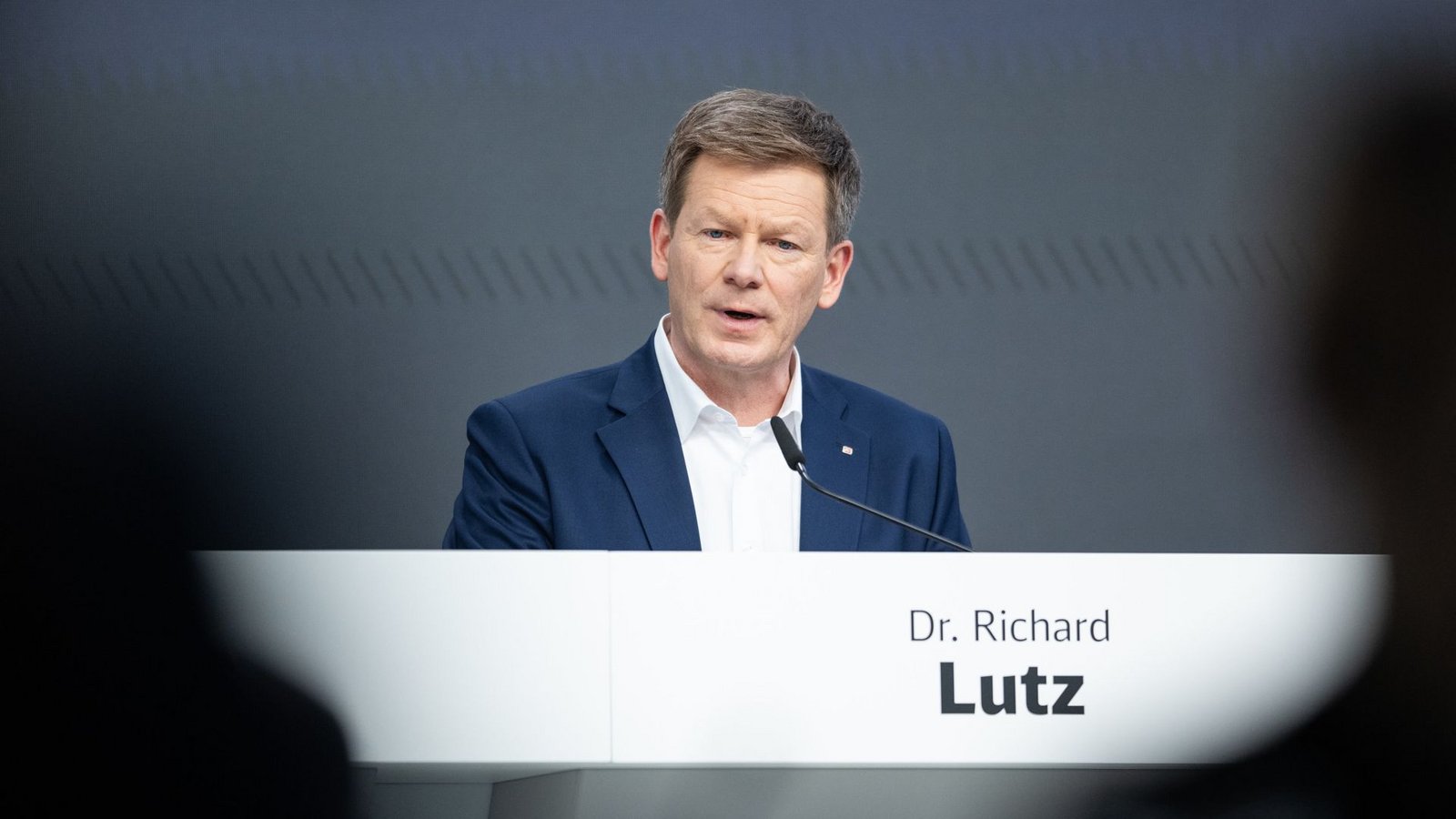 DB-Chef Richard Lutz hat nun eine weitere Geschäftsbilanz mit schlichtweg verheerenden Zahlen vorgelegt.Foto: dpa/Hannes P. Albert DB-Chef Richard Lutz hat nun eine weitere Geschäftsbilanz mit schlichtweg verheerenden Zahlen vorgelegt.Foto: dpa/Hannes P. Albert
