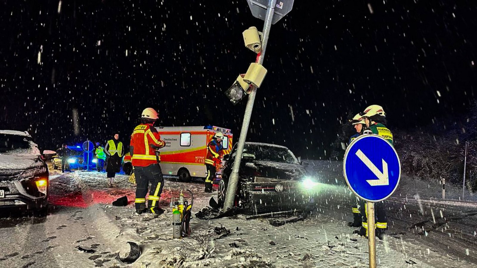 ... danach gegen einen Ampelmast gekracht.Foto: 7aktuell.de/ OK/7aktuell.de | OK ... danach gegen einen Ampelmast gekracht.Foto: 7aktuell.de/ OK/7aktuell.de | OK