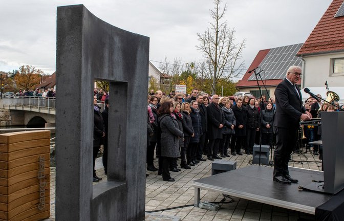 Hermaringen, 2019: Bundespräsident Frank-Walter Steinmeier spricht zur Eröffnung eines Denkmals für Georg Elser, der 1939 mit einem Bombenattentat gegen Hitler  scheiterte.<span class='image-autor'>Foto: dpa/Stefan Puchner</span>