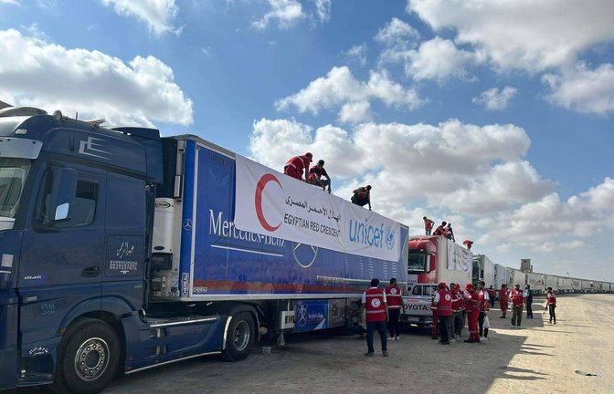 Unicef und der Rote Halbmond liefern 2023 Hilfsgüter nach Gaza. Israel setzte nun die Hilfslieferungen nach Gaza aus (Archivfoto).<span class='image-autor'>Foto: IMAGO/Xinhua/IMAGO/Ahmed Gomaa</span>