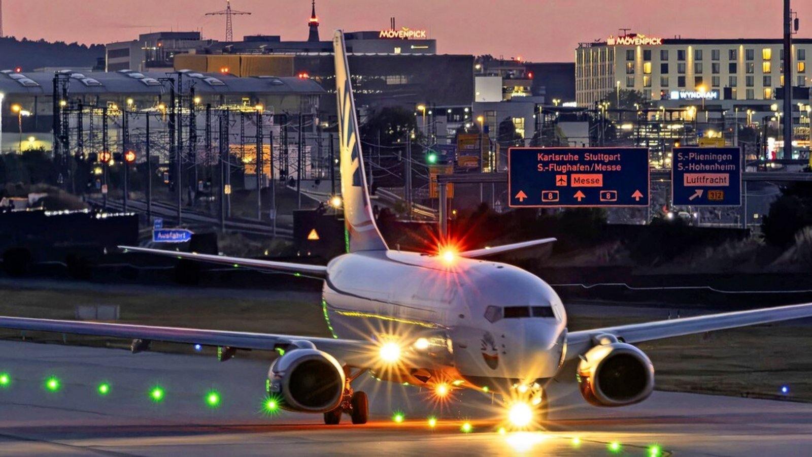 Der Flughafen Stuttgart gehört dem Land und der Stadt – daran ändern auch aktuelle politische Debatten über die Eigentümerstrukturen nichts.Foto: Imago/DanielKessler Der Flughafen Stuttgart gehört dem Land und der Stadt – daran ändern auch aktuelle politische Debatten über die Eigentümerstrukturen nichts.Foto: Imago/DanielKessler