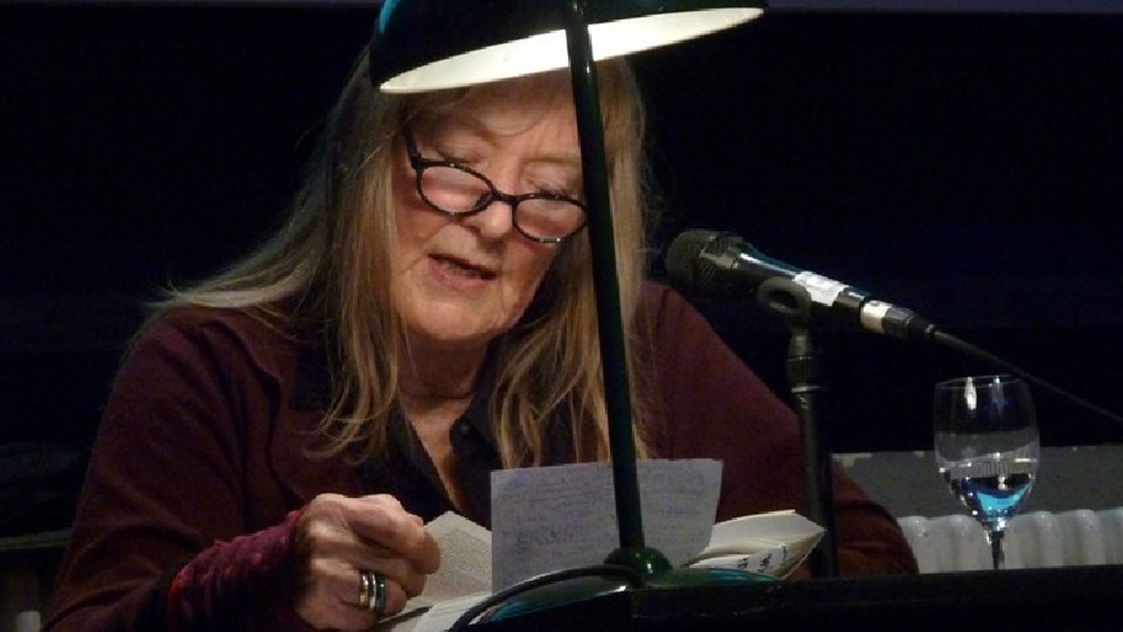 Mascha Riepl-Schmidt bei einer Lesung im Theaterhaus, das sie mitgegründet hatteFoto: Regina Brocke