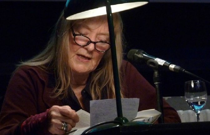 Mascha Riepl-Schmidt bei einer Lesung im Theaterhaus, das sie mitgegründet hatte<span class='image-autor'>Foto: Regina Brocke</span>
