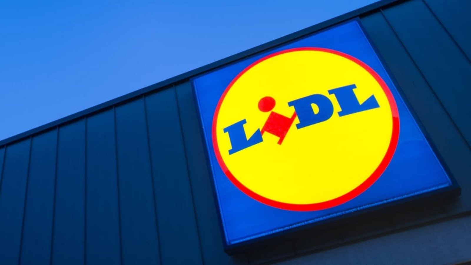 Lidl ruft in zehn Bundesländern Packungen mit Rindersalami zurück (Archivbild).Matthias Balk/dpa Lidl ruft in zehn Bundesländern Packungen mit Rindersalami zurück (Archivbild).Matthias Balk/dpa