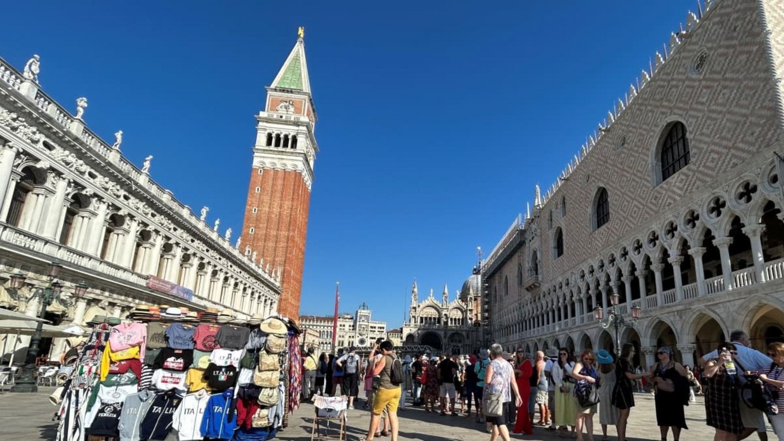 Blick auf den Markusplatz in Venedig (Archivbild)Christoph Sator/dpa Blick auf den Markusplatz in Venedig (Archivbild)Christoph Sator/dpa