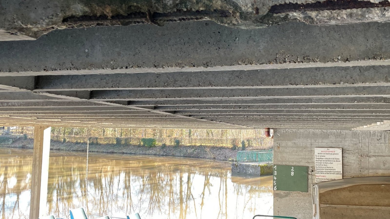 Die Aquarasse (Betonterrasse) des Tiefen Sees Maulbronn wird im März saniert. Foto: Stadt Maulbronn