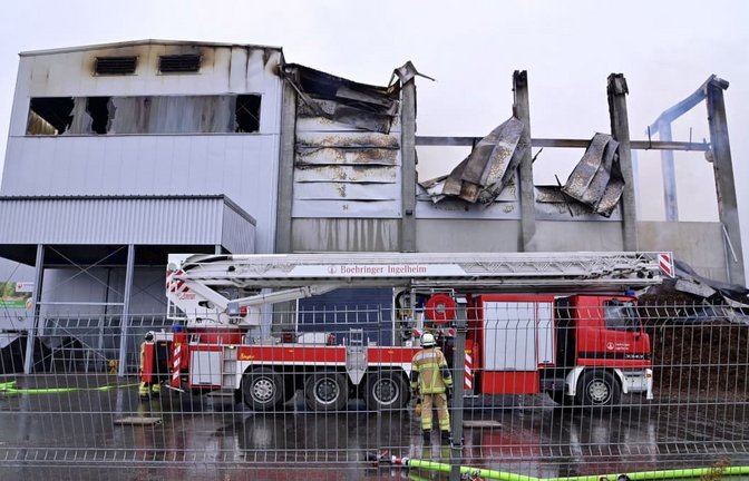 Der Brand wurde in den frühen Morgenstunden von Einsatzkräften der Feuerwehr gelöscht.<span class='image-autor'>Roland Sprich/dpa</span>