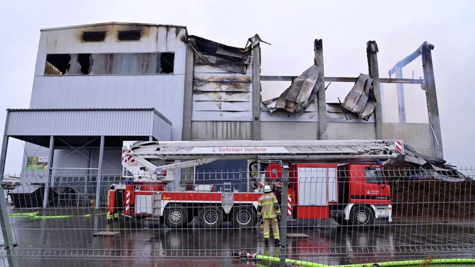 Der Brand wurde in den frühen Morgenstunden von Einsatzkräften der Feuerwehr gelöscht.Roland Sprich/dpa Der Brand wurde in den frühen Morgenstunden von Einsatzkräften der Feuerwehr gelöscht.Roland Sprich/dpa