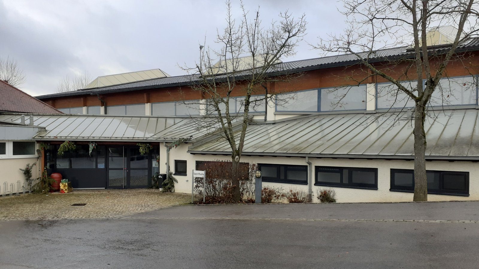 Wird immer noch saniert: die Sporthalle Oberriexingen. Archivfoto: Glemser Wird immer noch saniert: die Sporthalle Oberriexingen. Archivfoto: Glemser