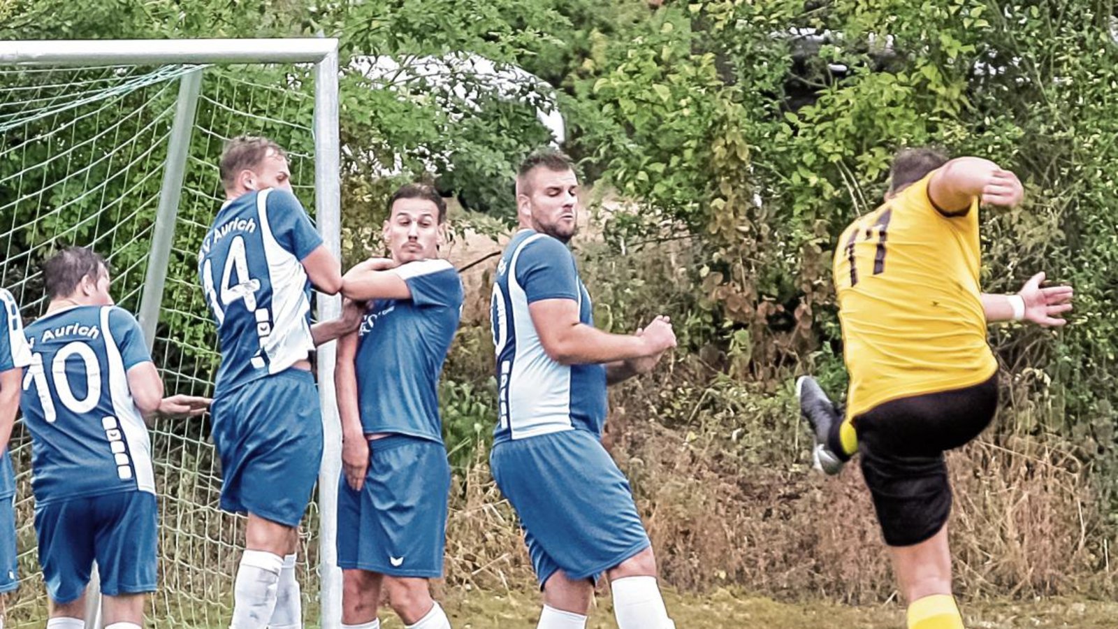Der Weggang von Marcel Rähmer (links) und Marc Schwab (Dritter von links) reißt beim TSV Aurich Löcher auf. Foto: Simecek Der Weggang von Marcel Rähmer (links) und Marc Schwab (Dritter von links) reißt beim TSV Aurich Löcher auf. Foto: Simecek