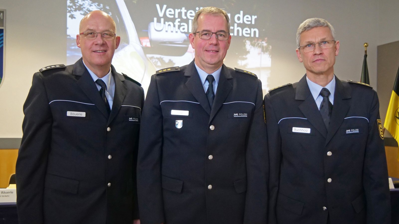 Roland Bäuerle, Oliver Hiller und Udo Buchholz (von links) stellten am Freitag die Verkehrsunfallbilanz 2022 im Einflussbereich des Polizeipräsidiums Pforzheim vor. Foto: Friedrich
