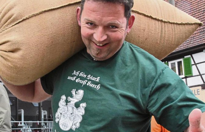 Der dies- und letztjährige Meister am Sack ist Andreas Weigel aus Schützingen, der sich mit 324 Metern durchsetzte.  Foto: p