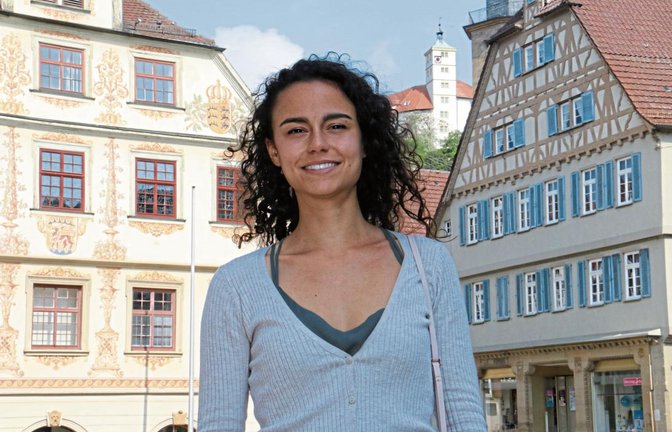 Clara Marina Martínez in ihrer neuen Heimatstadt Vaihingen, in der sie sich wohlfühlt.  Foto: Rücker