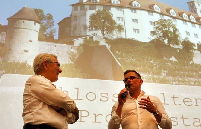 Was tut sich im Schloss? Investor Wolfgang Scheidtweiler (links) und OB Uwe Skrzypek-Muth im Sommer 2025. Archivfoto: Küppers