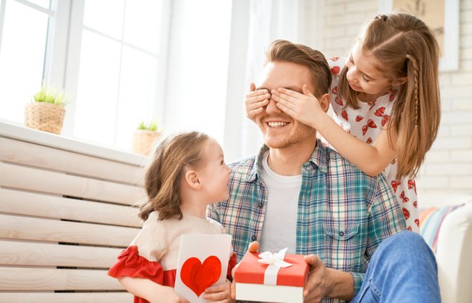 Erfahren Sie, wann in Deutschland Vatertag 2025 ist & alles Wichtige zur Bedeutung & Herkunft des Feiertags.<span class='image-autor'>Foto: Yuganov Konstantin / Shutterstock.com</span>