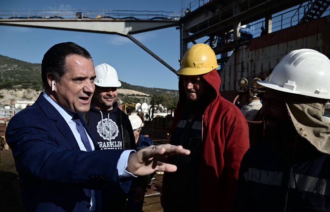 Der frühere Arbeitsminister Adonis Georgiadis (rechts) hat das Gesetz zur Sechstagewoche auf den Weg gebracht.<span class='image-autor'>Foto: IMAGO/ANE Edition/IMAGO/Michalis Karagiannis / Eurokinissi</span>
