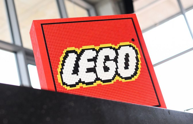 Lego wurde 1932 im dänischen Billund von Ole Kirk Kristiansen gegründet. Der Name des Familienunternehmens leitet sich von den dänischen Wörtern "Leg Godt" ("Spiel gut") ab.<span class='image-autor'>Foto: Tobias Hase/dpa</span>